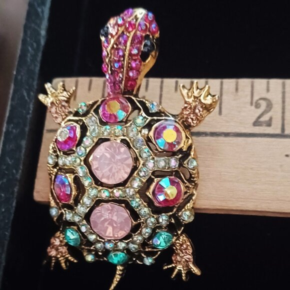 BLINGY  TURTLE BROOCH - Picture 3 of 4